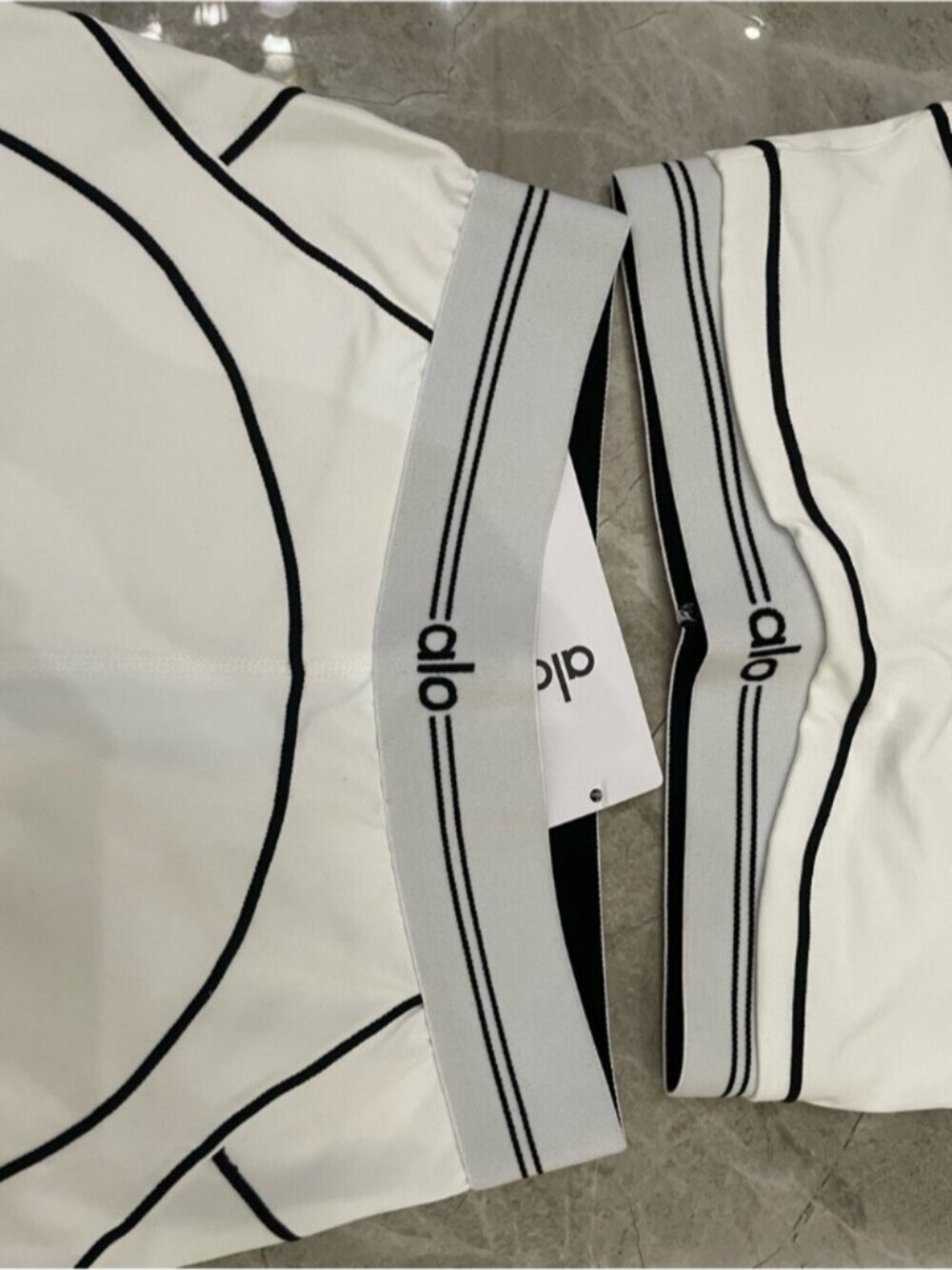 ALO Yoga White High-Rise Leggings with Black Contrast Piping - Picture 2 of 6
